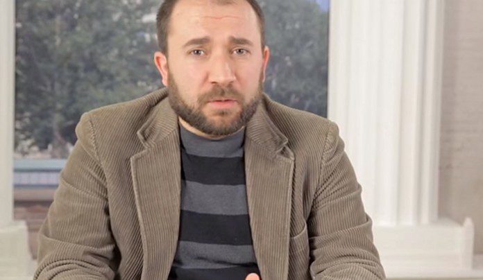 Pros and Cons of Bureaucracy Pros and Cons of Bureaucracy